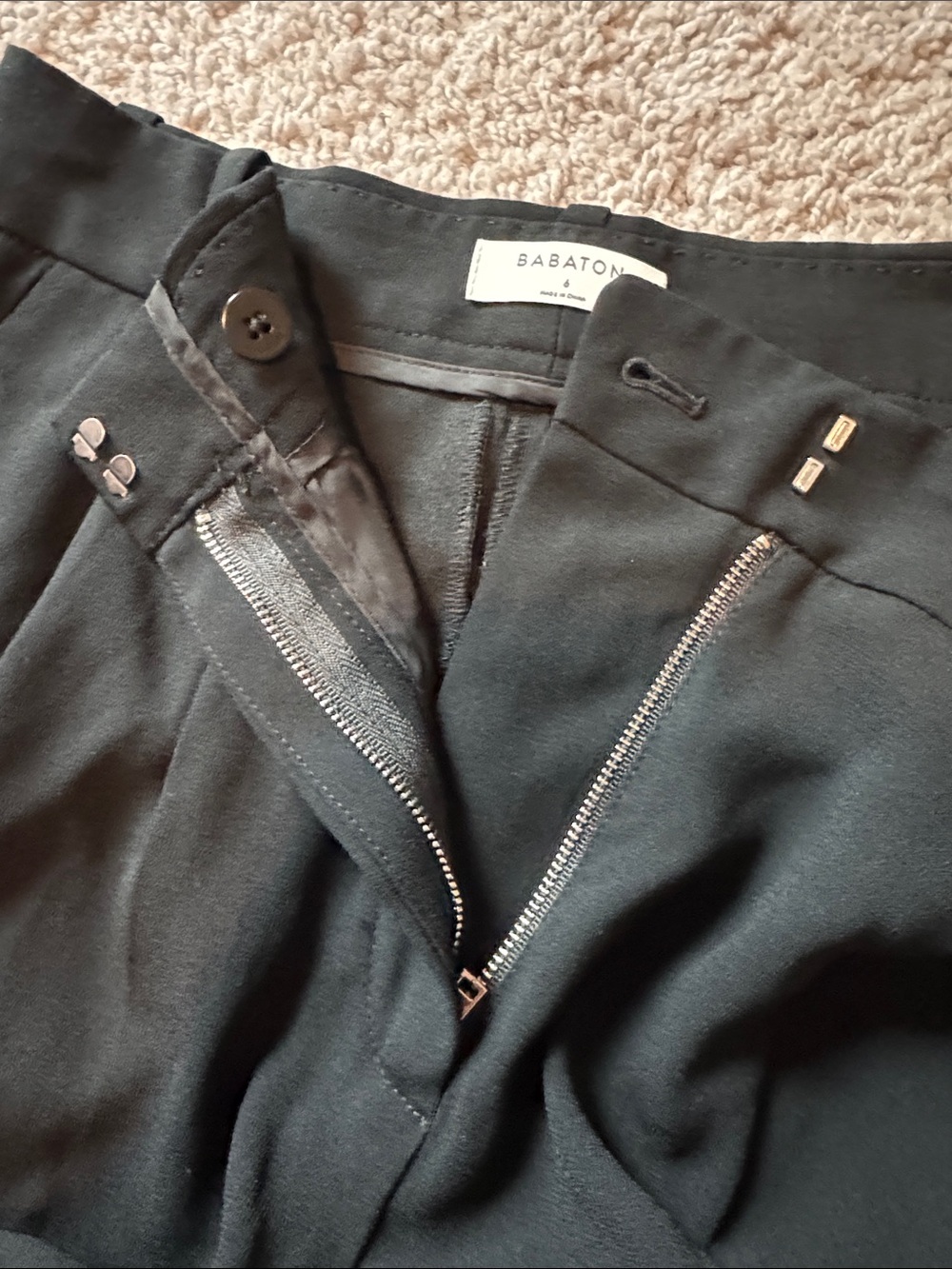 Aritzia Babaton Black Shorts Size 6 - Picture 3 of 5